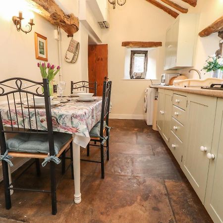Beehive Cottage Bentham Exterior photo